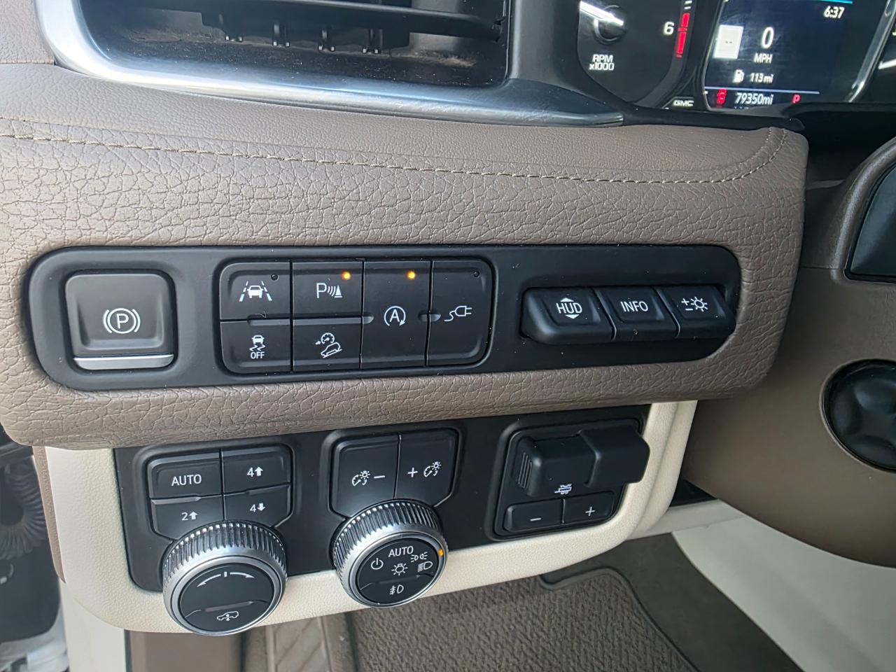 GMC Yukon Denali 4WD 2021