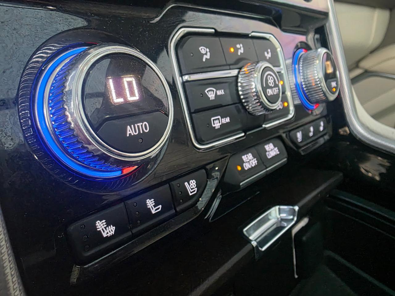 GMC Yukon Denali 4WD 2021