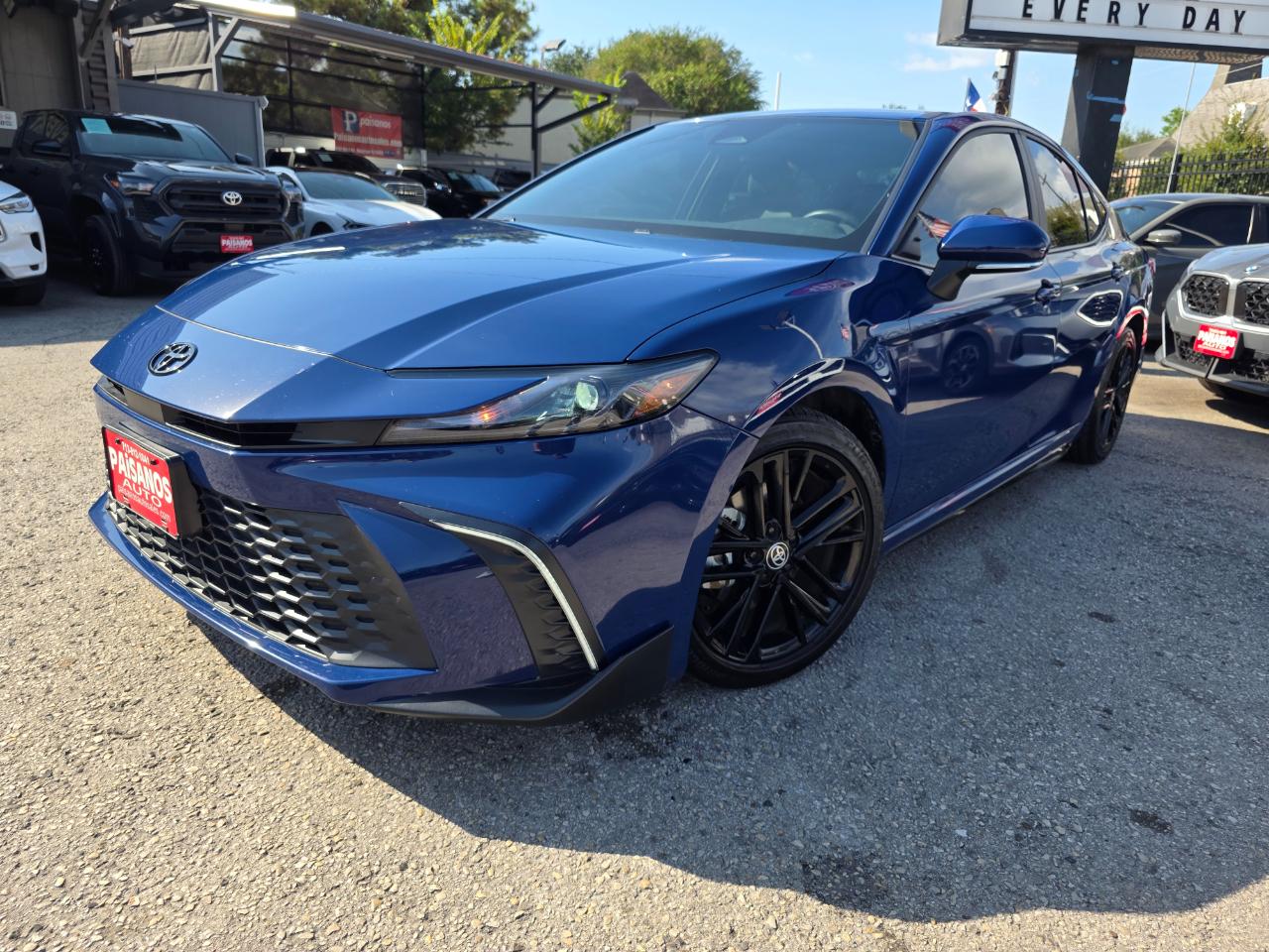 Toyota Camry Hybrid SE 2025