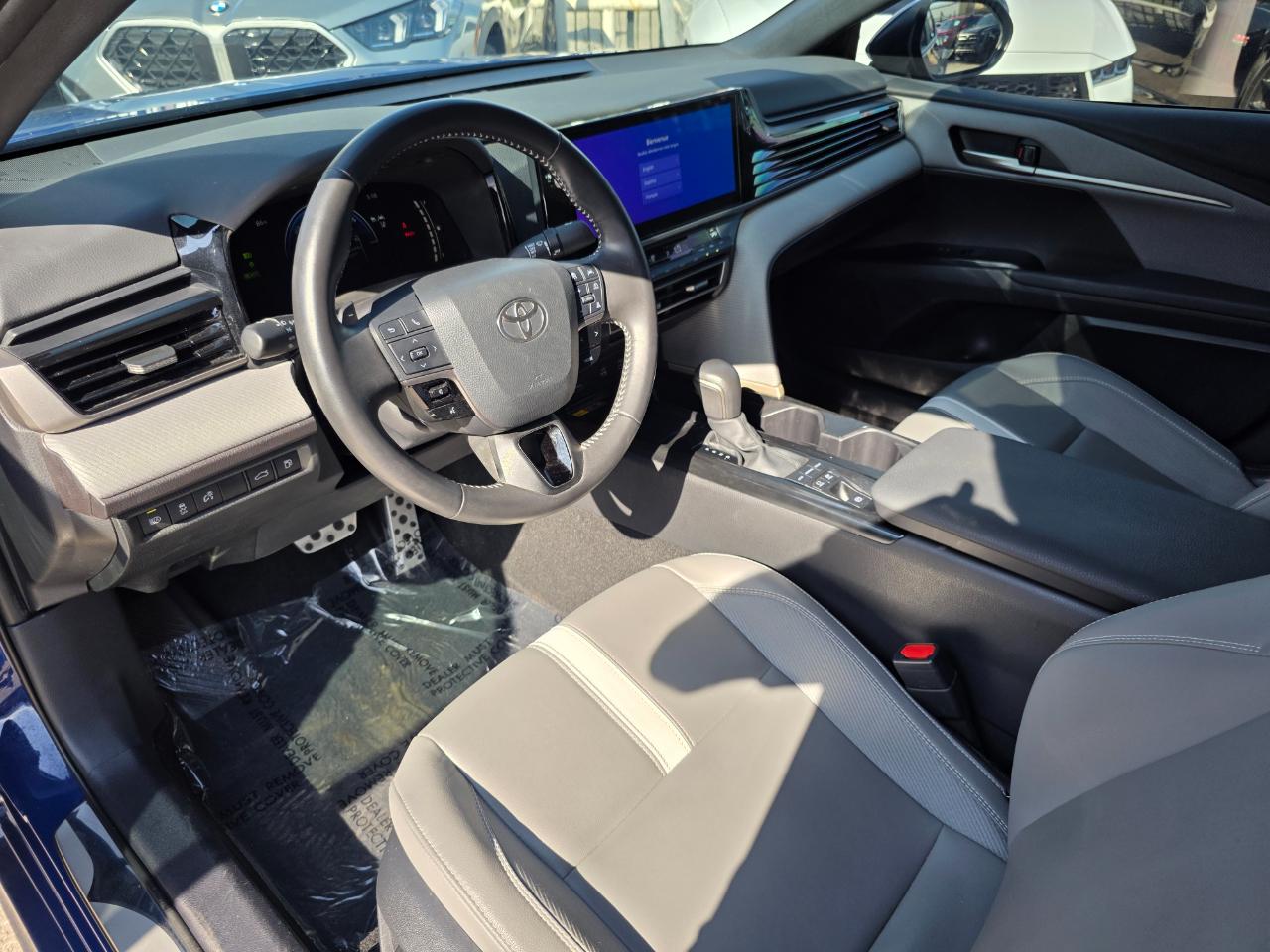 Toyota Camry Hybrid SE 2025