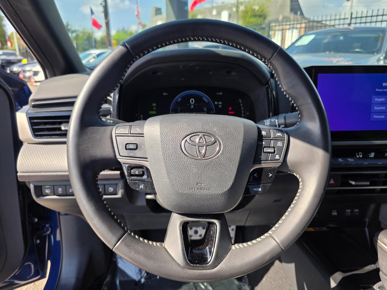 Toyota Camry Hybrid SE 2025
