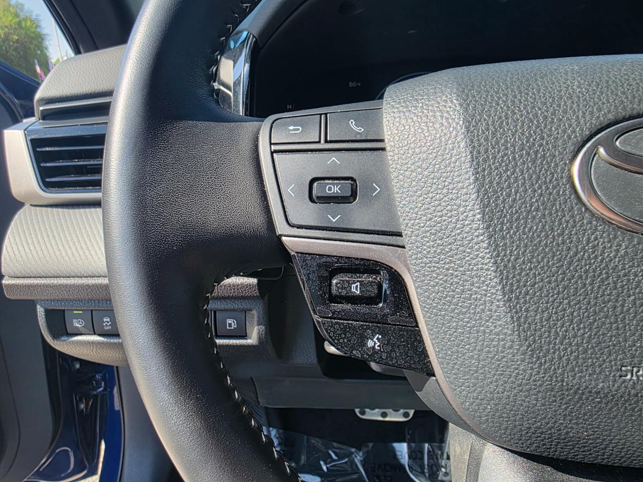 Toyota Camry Hybrid SE 2025