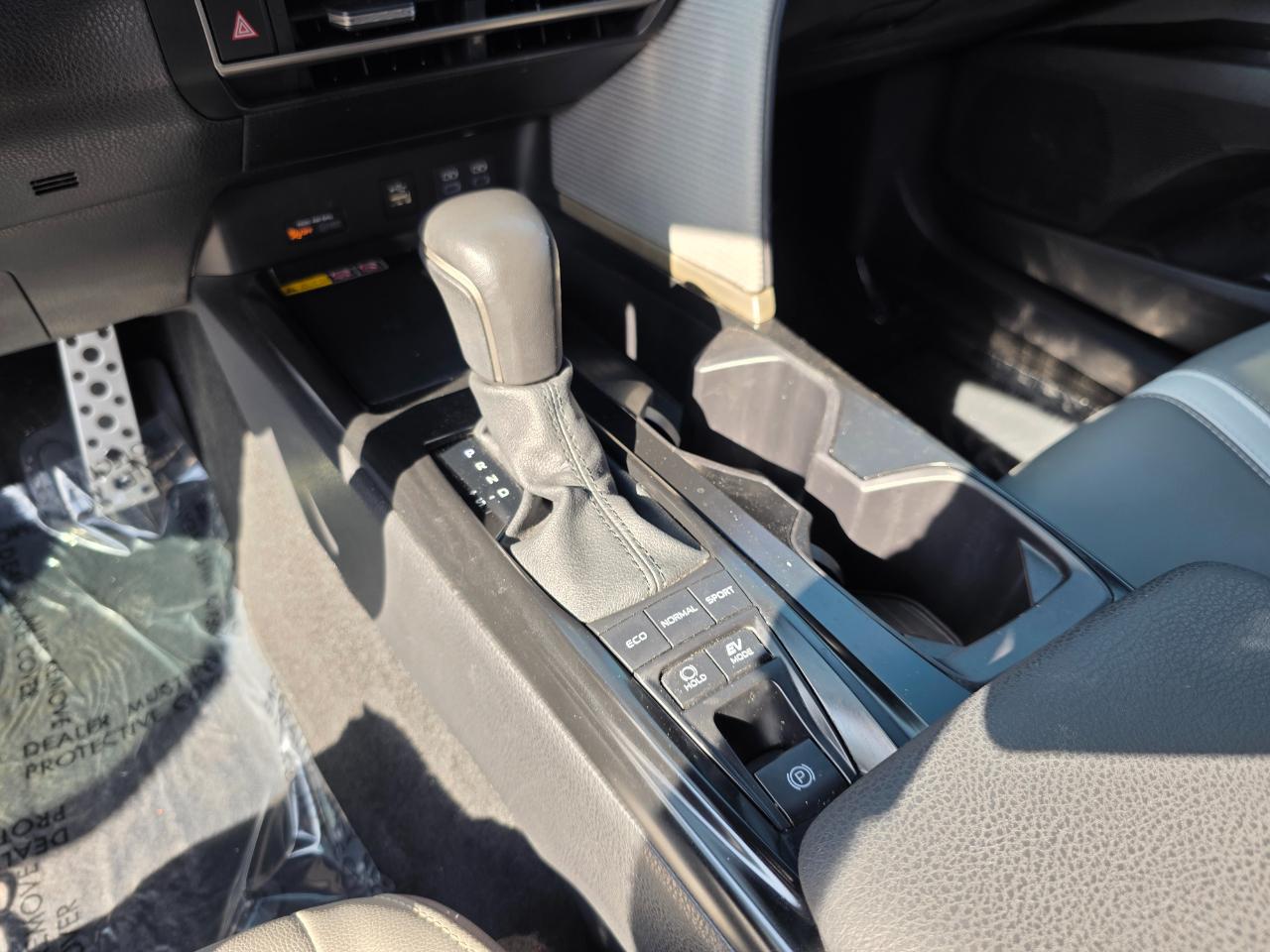 Toyota Camry Hybrid SE 2025