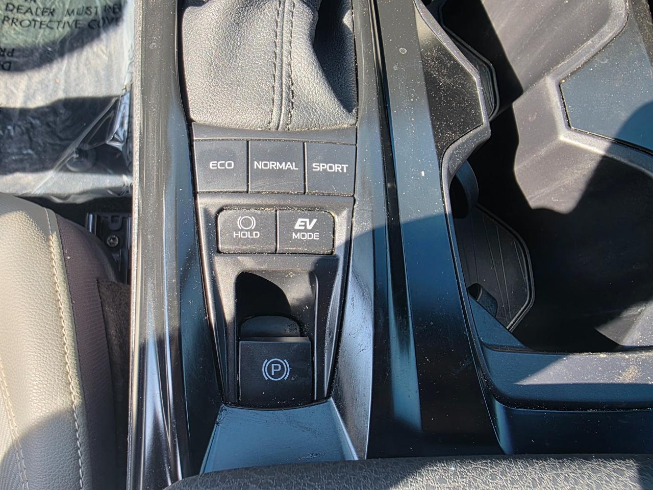 Toyota Camry Hybrid SE 2025