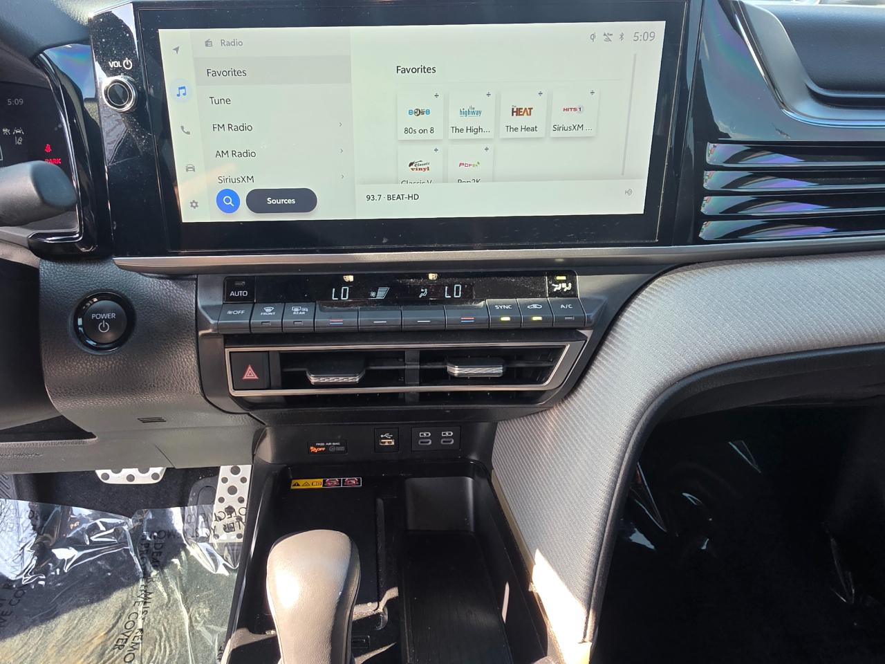 Toyota Camry Hybrid SE 2025