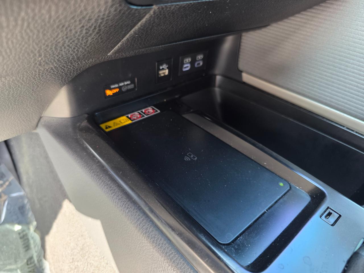 Toyota Camry Hybrid SE 2025