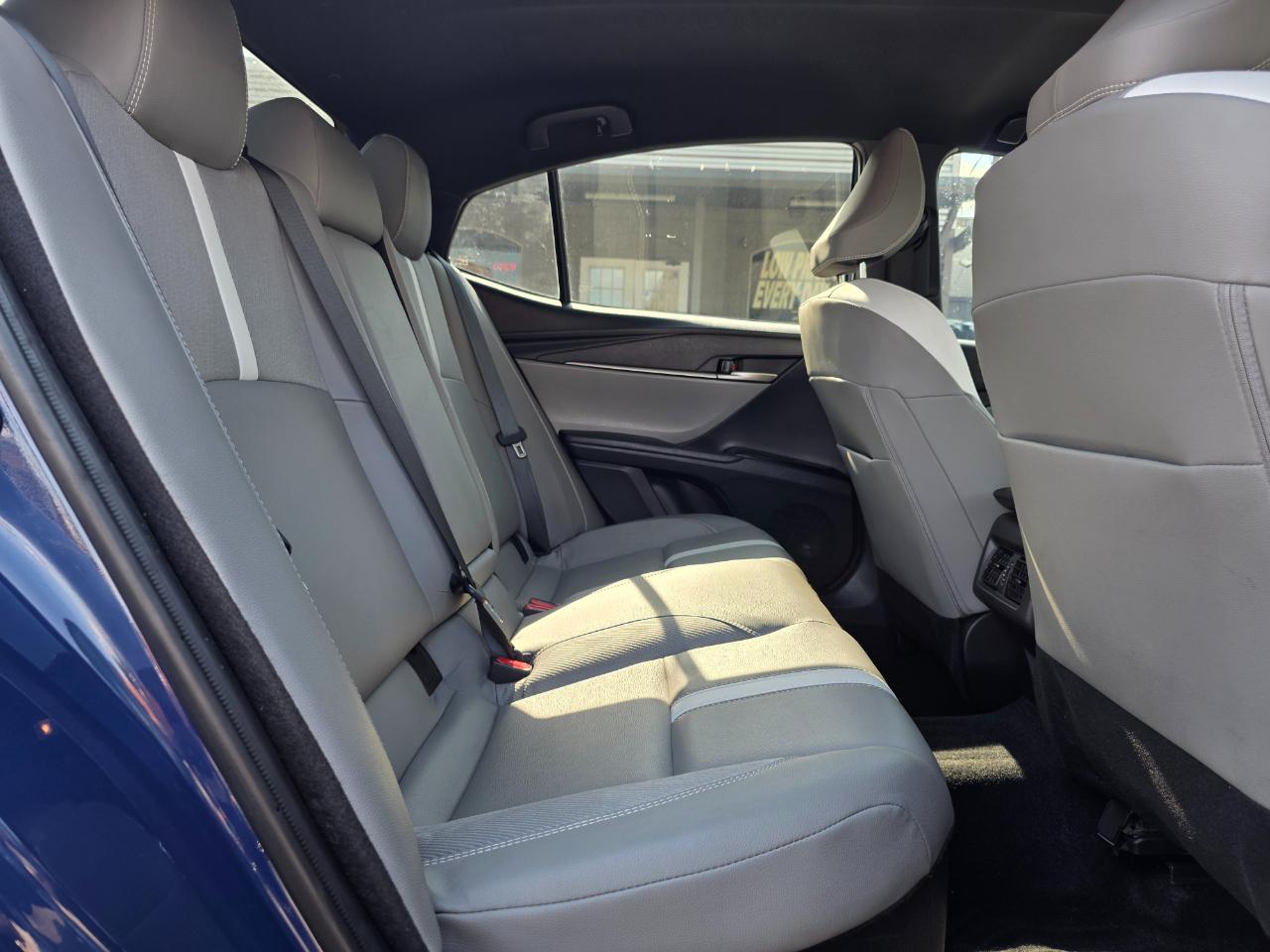 Toyota Camry Hybrid SE 2025