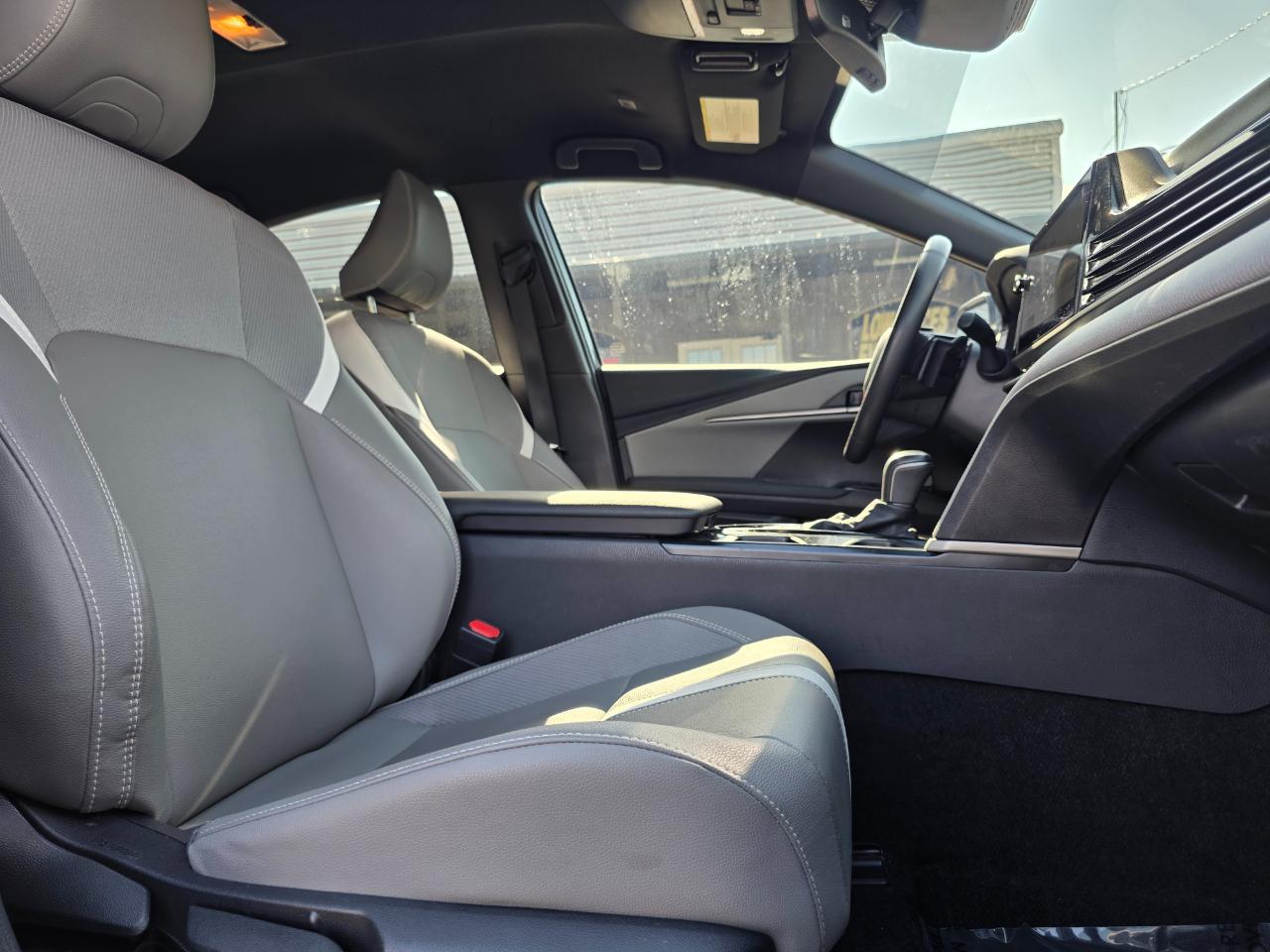 Toyota Camry Hybrid SE 2025