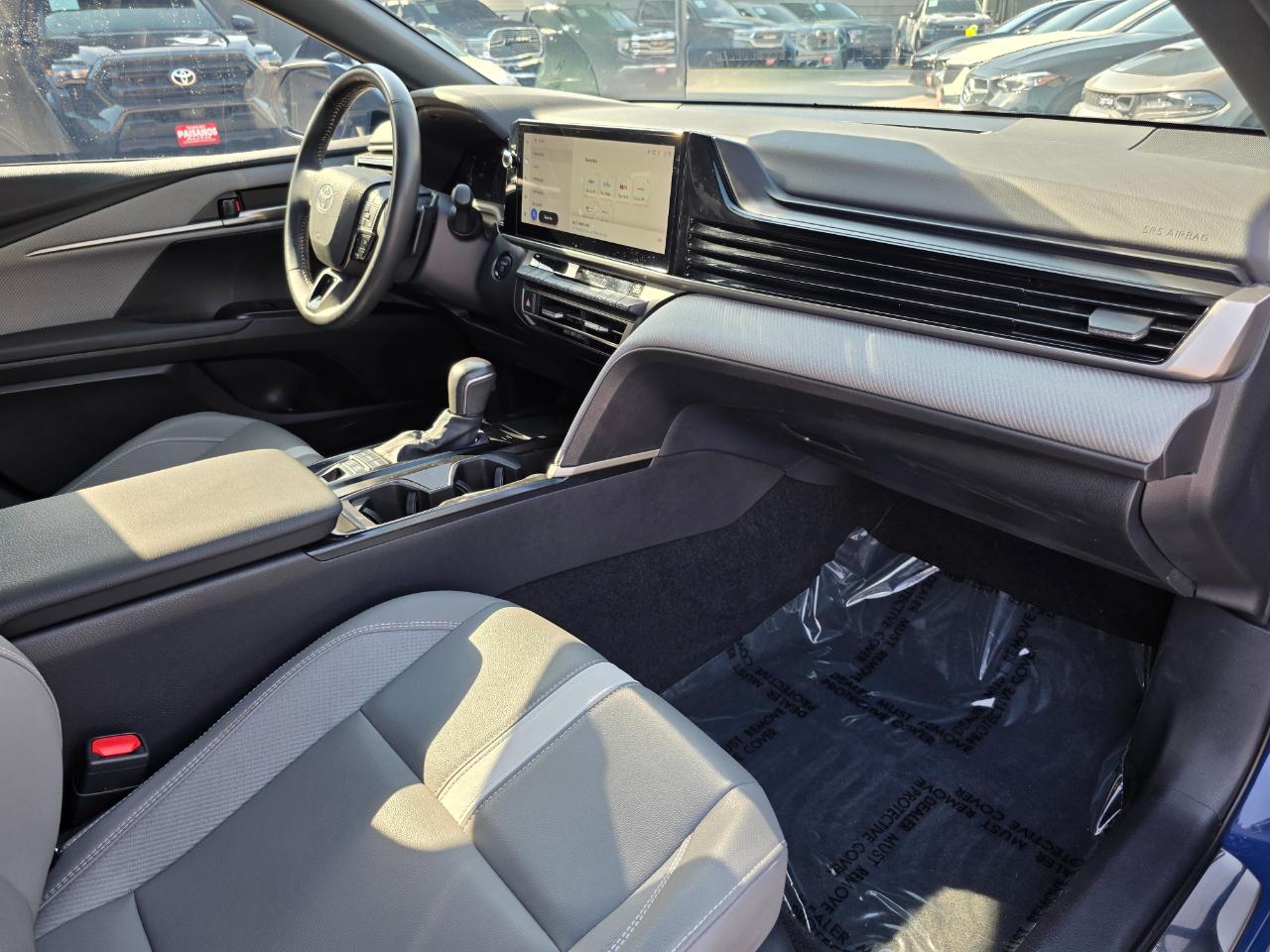 Toyota Camry Hybrid SE 2025