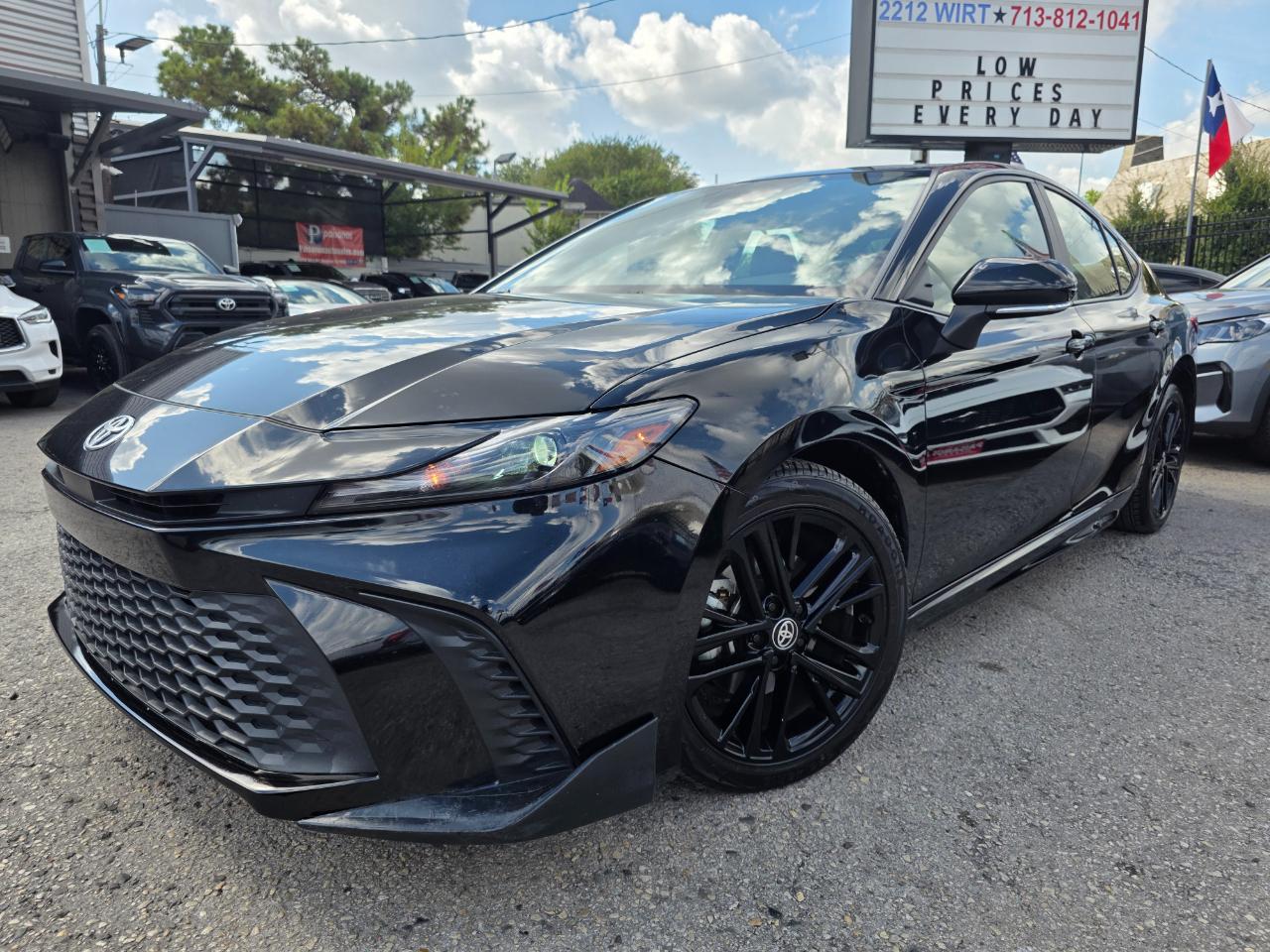 Toyota Camry Hybrid  2025