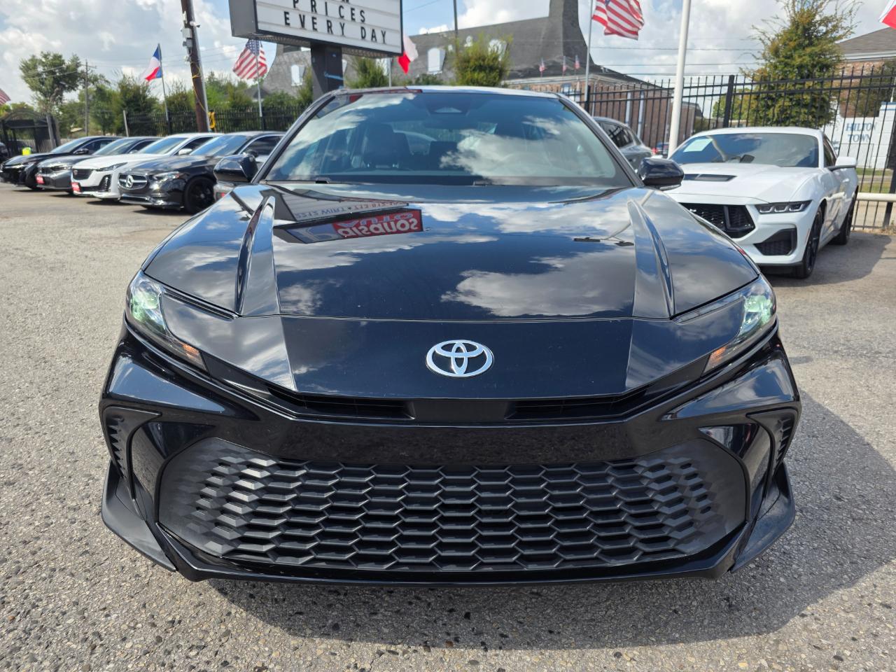 Toyota Camry Hybrid  2025