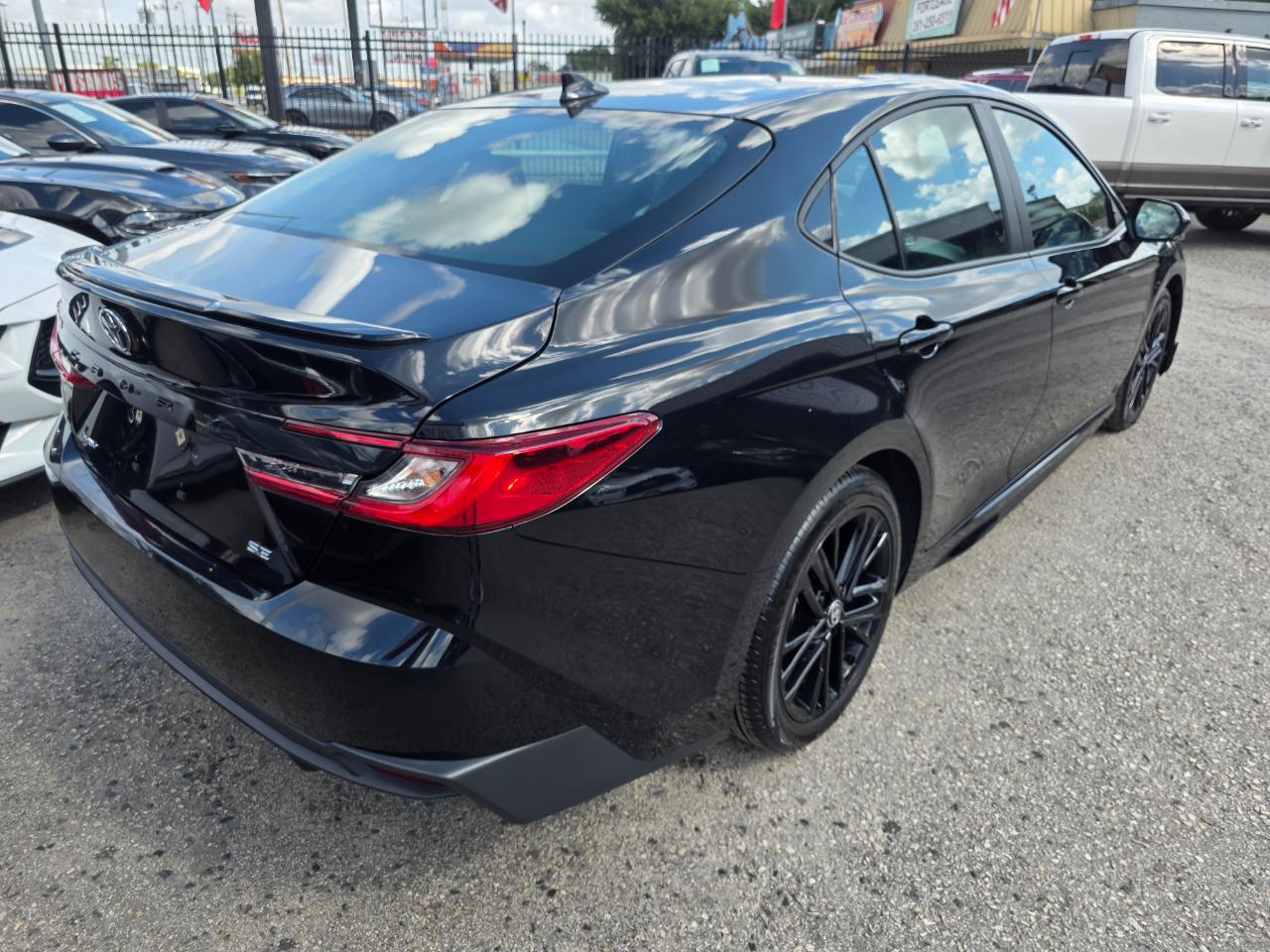 Toyota Camry Hybrid  2025