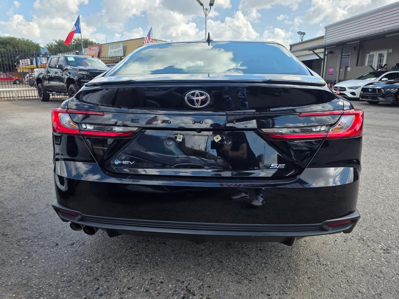 Toyota Camry Hybrid  2025
