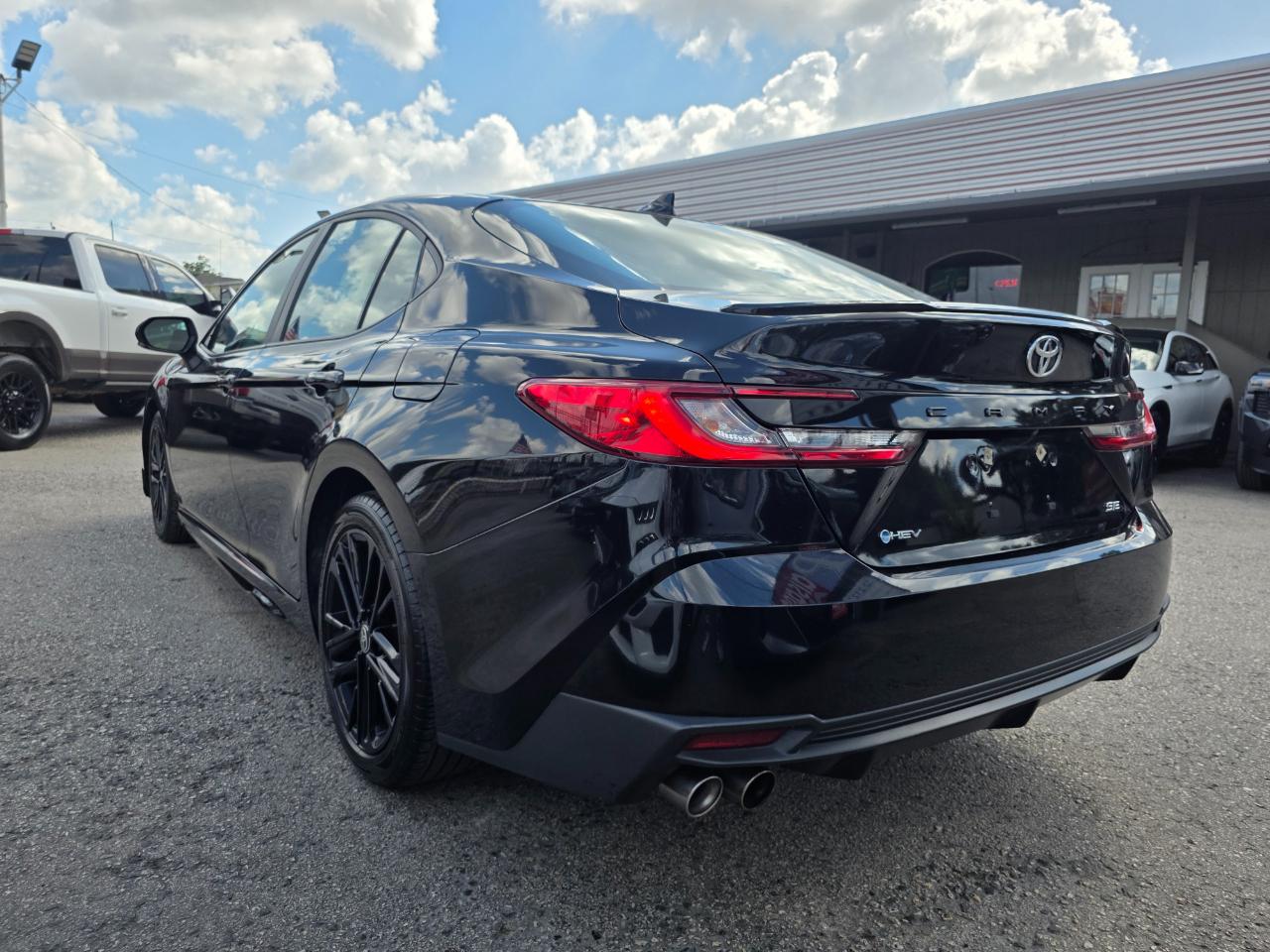 Toyota Camry Hybrid  2025