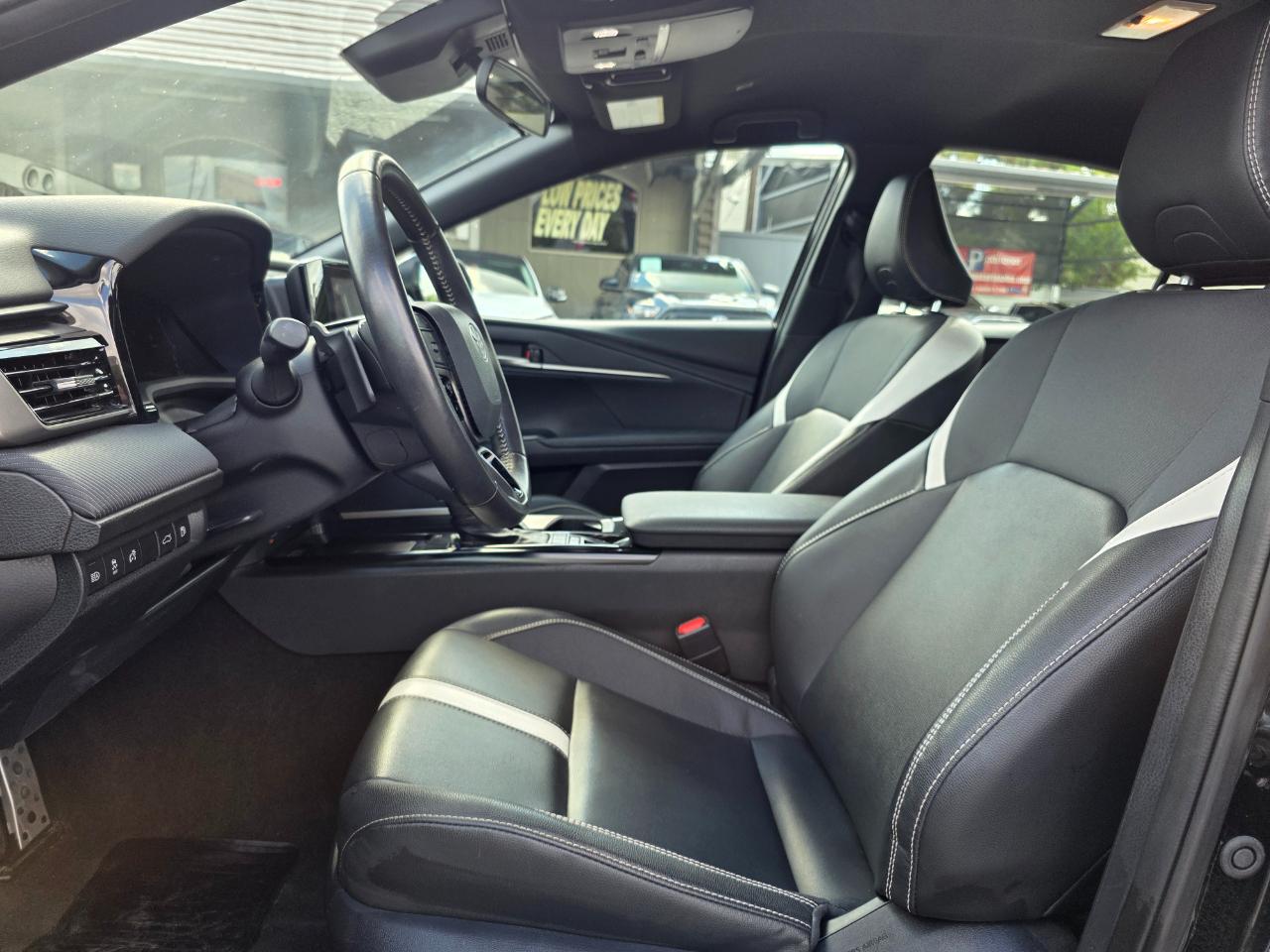 Toyota Camry Hybrid  2025