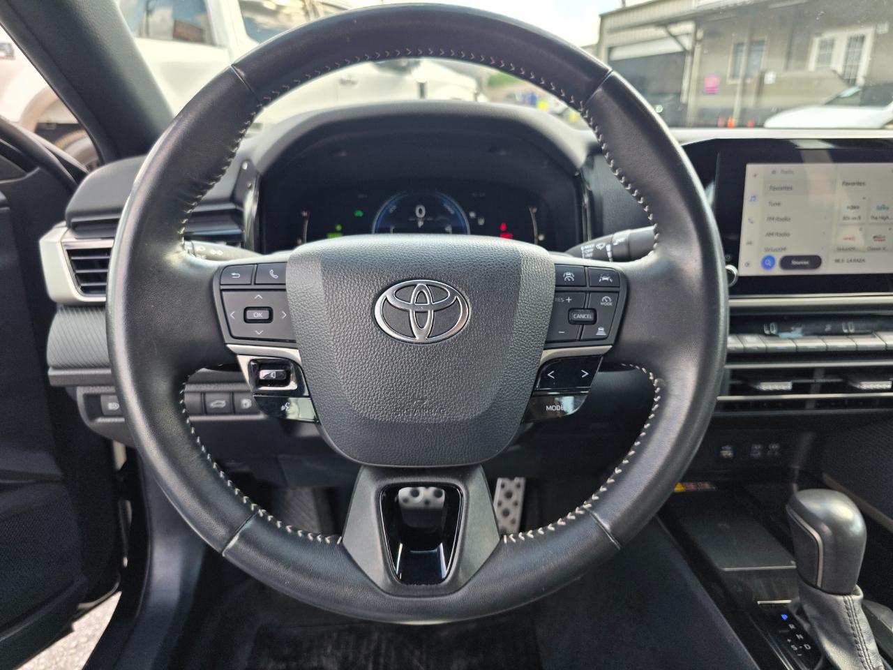 Toyota Camry Hybrid  2025