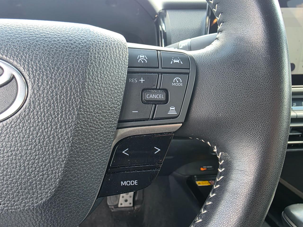 Toyota Camry Hybrid  2025