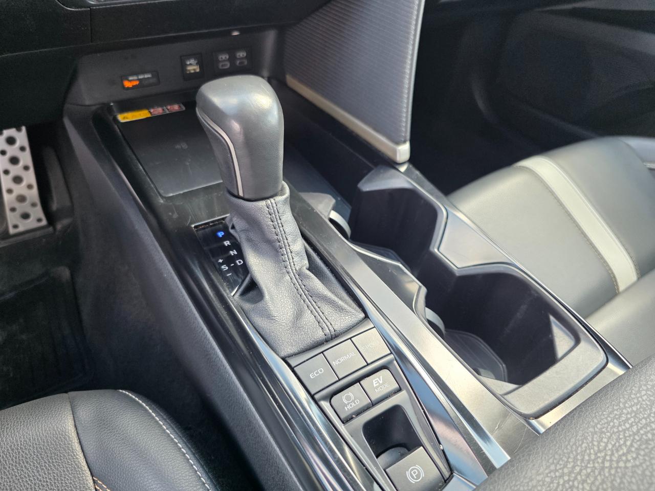 Toyota Camry Hybrid  2025