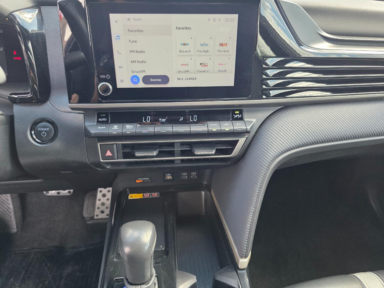 Toyota Camry Hybrid  2025