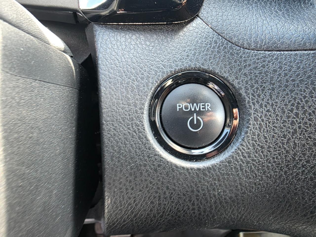 Toyota Camry Hybrid  2025
