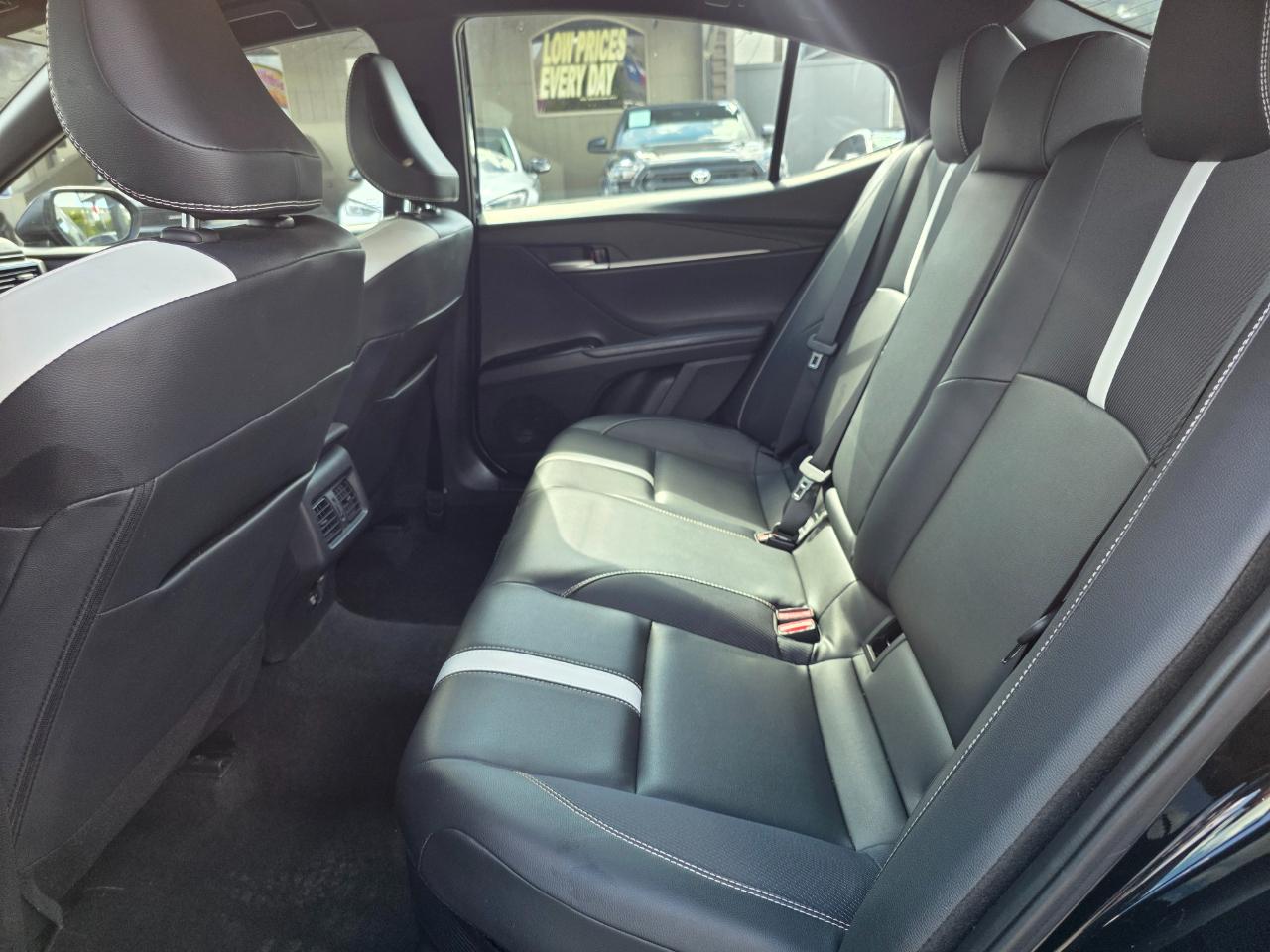 Toyota Camry Hybrid  2025