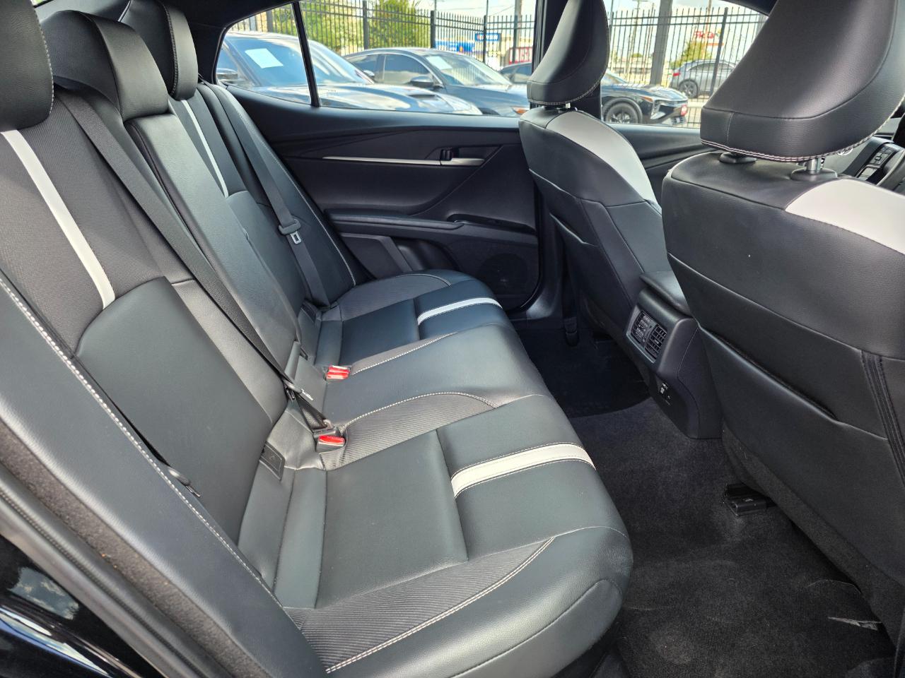 Toyota Camry Hybrid  2025
