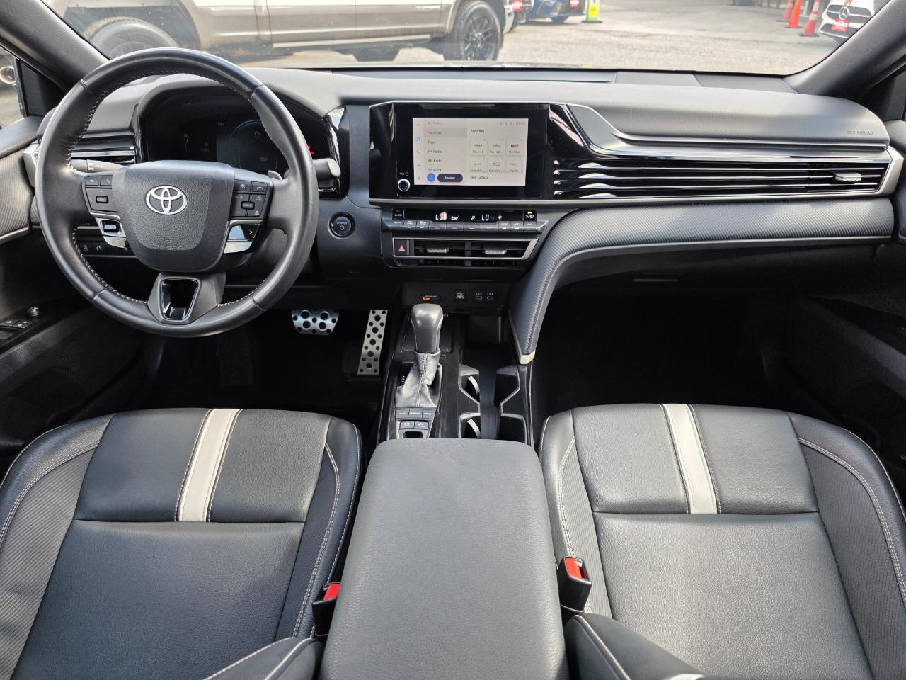 Toyota Camry Hybrid  2025