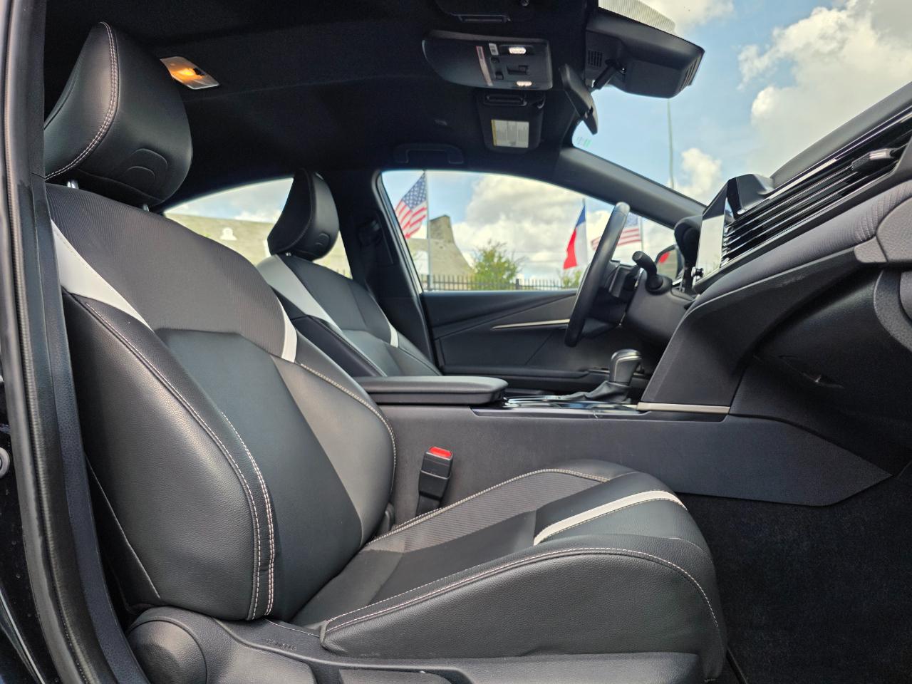 Toyota Camry Hybrid  2025