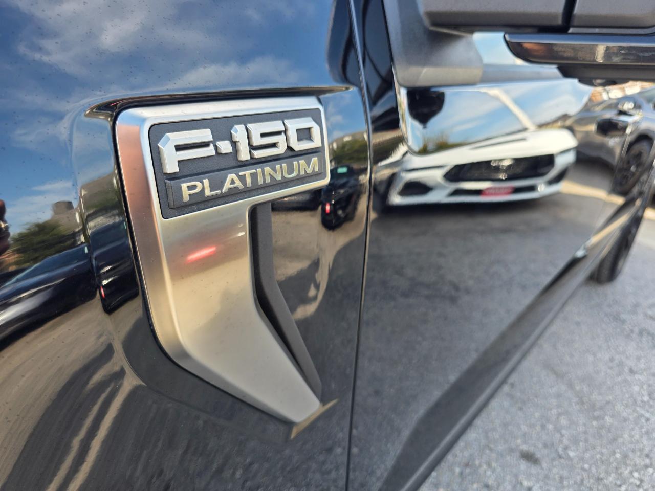Ford F-150 Lariat SuperCrew 5.5-ft. Bed 4WD 2023