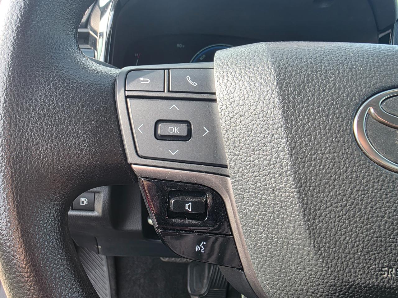 Toyota Camry Hybrid LE 2025