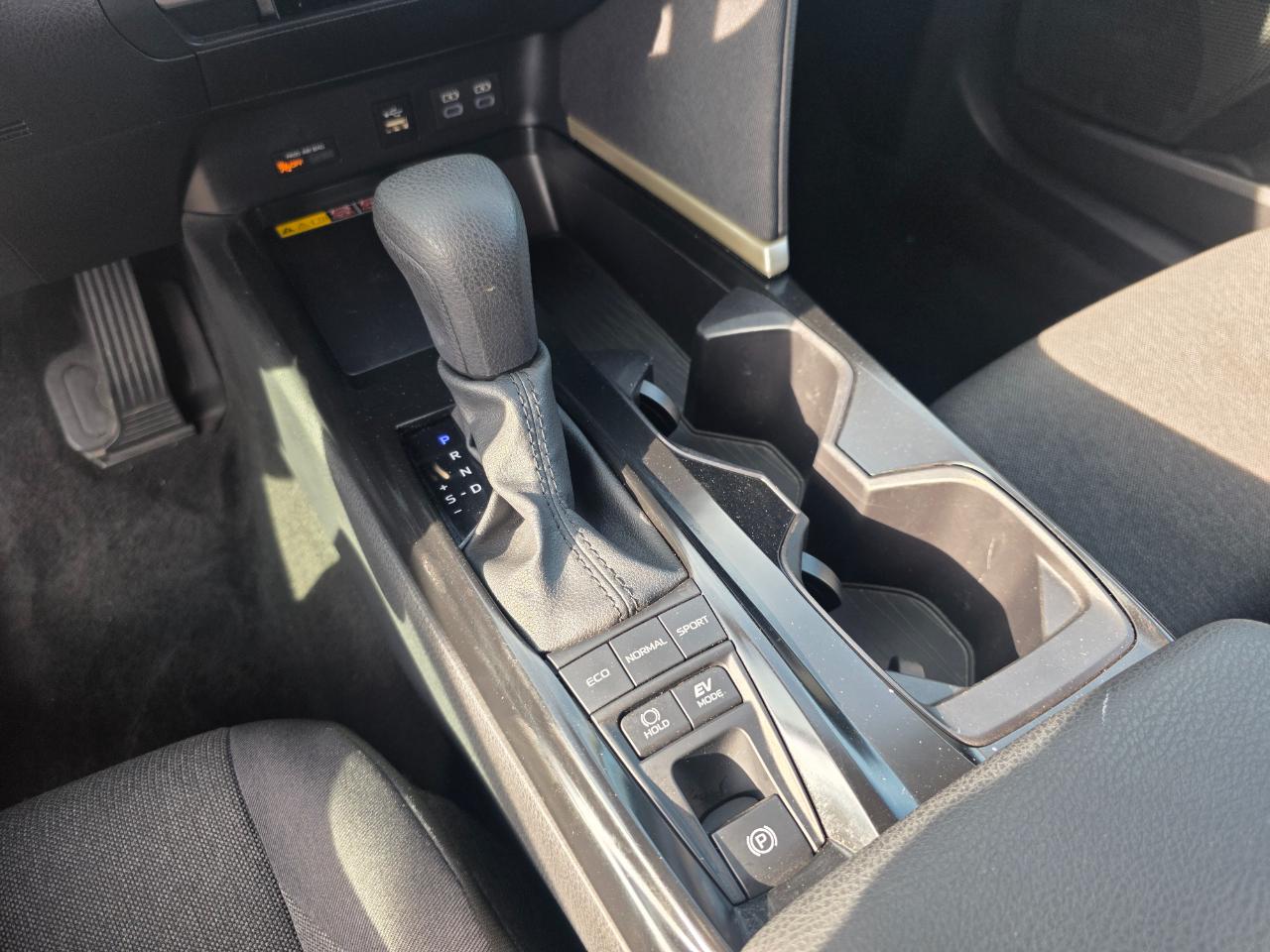 Toyota Camry Hybrid LE 2025