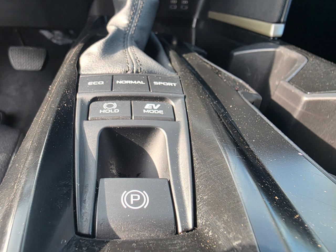Toyota Camry Hybrid LE 2025