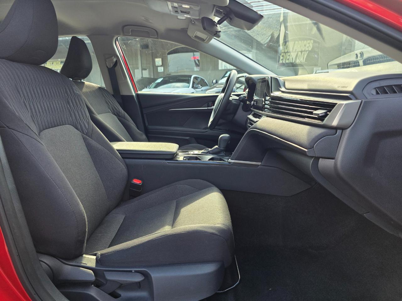 Toyota Camry Hybrid LE 2025