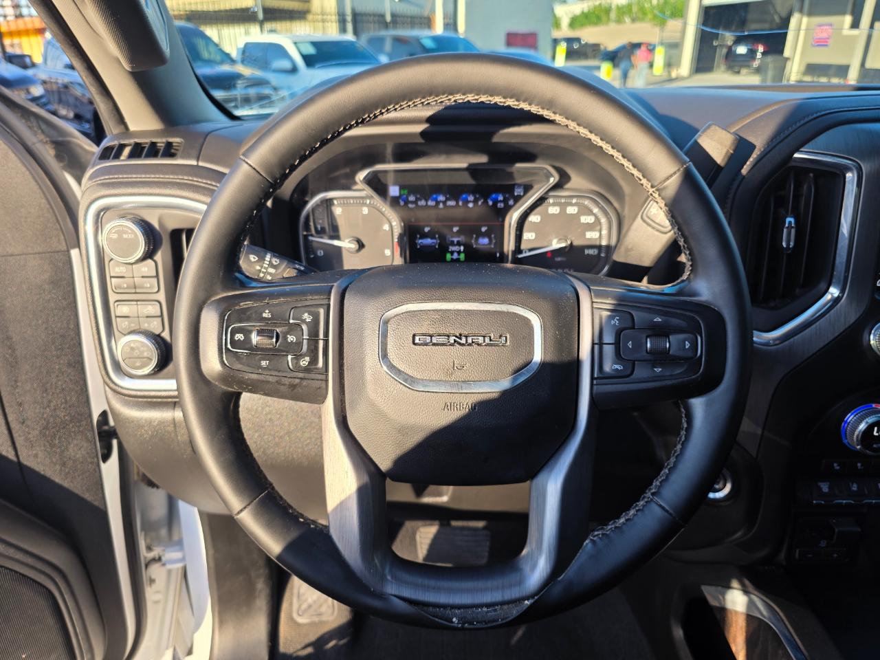 GMC Sierra 2500HD Denali Crew Cab 4WD SB 2023