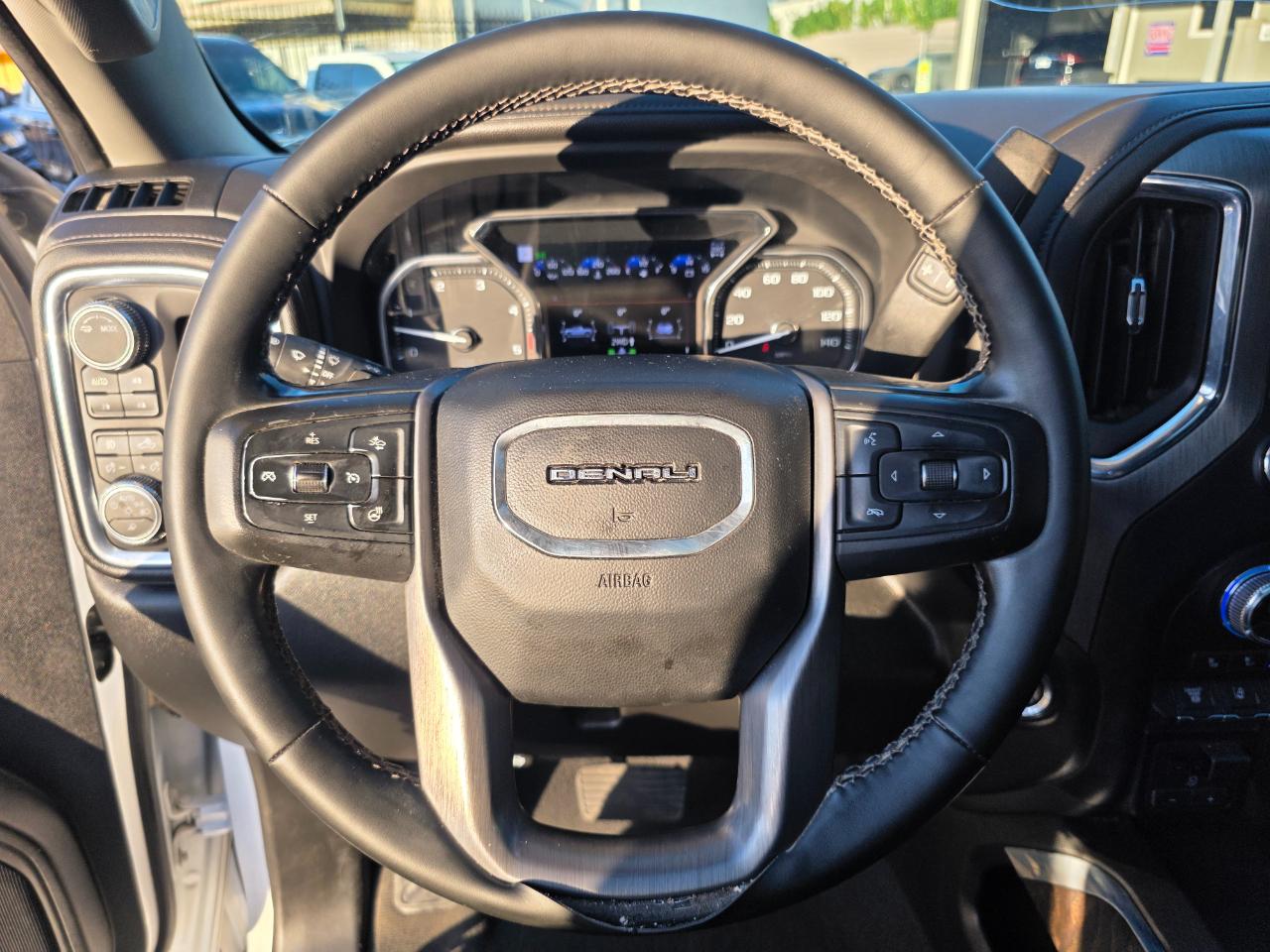 GMC Sierra 2500HD Denali Crew Cab 4WD SB 2023