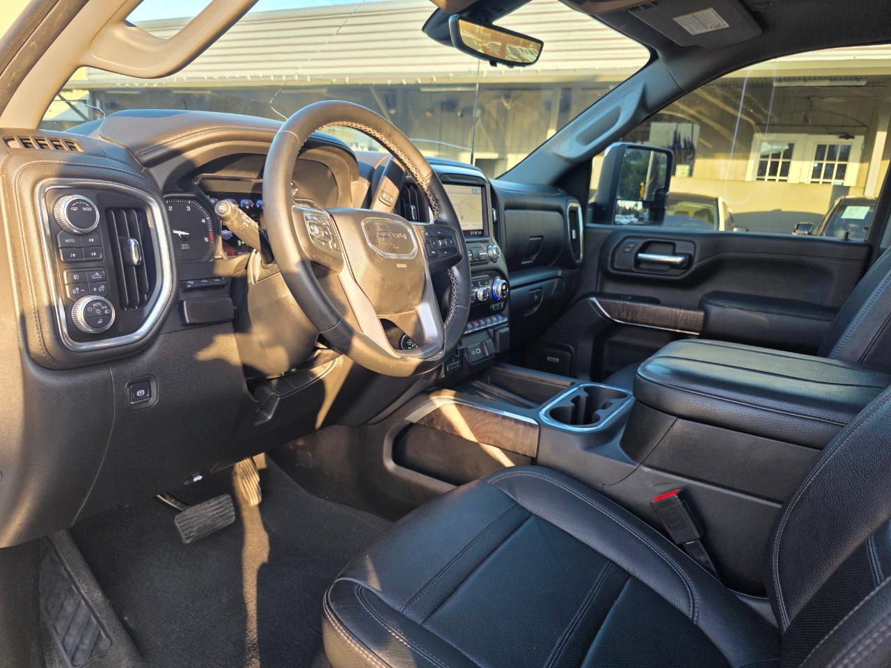 GMC Sierra 2500HD Denali Crew Cab 4WD SB 2023