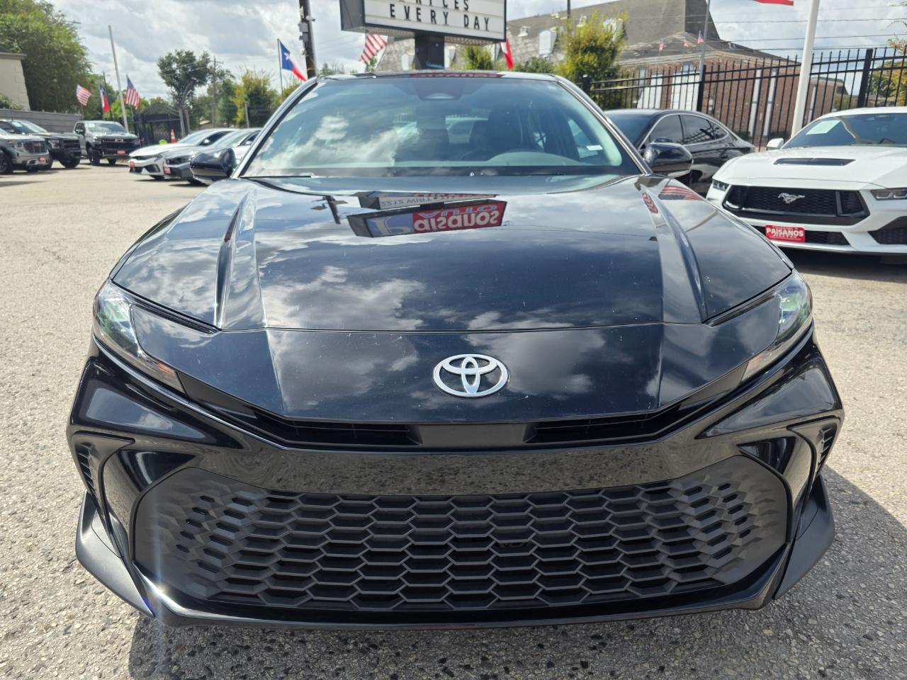Toyota Camry Hybrid SE 2025