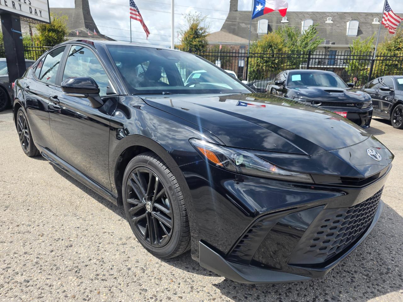Toyota Camry Hybrid SE 2025