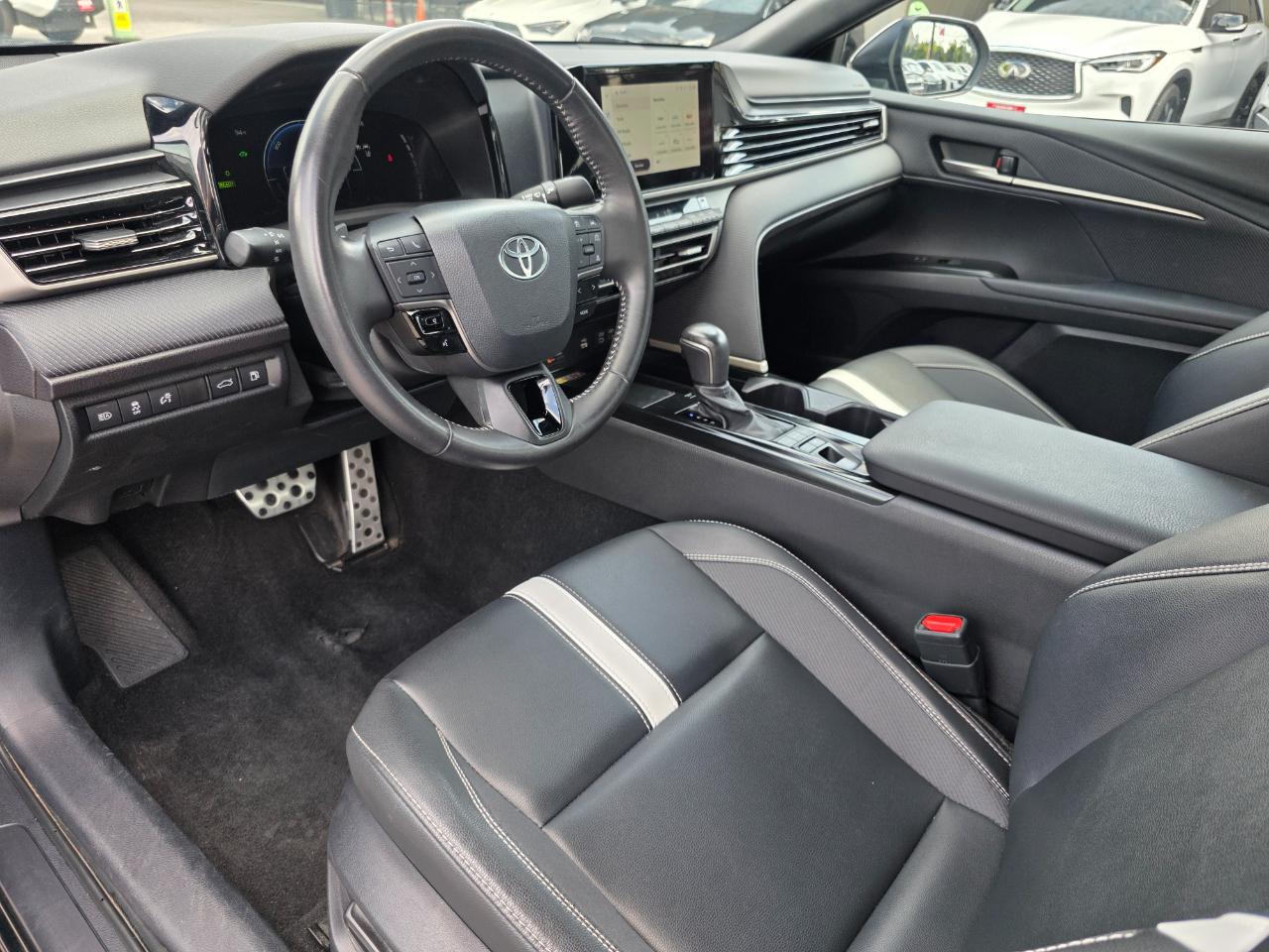Toyota Camry Hybrid SE 2025