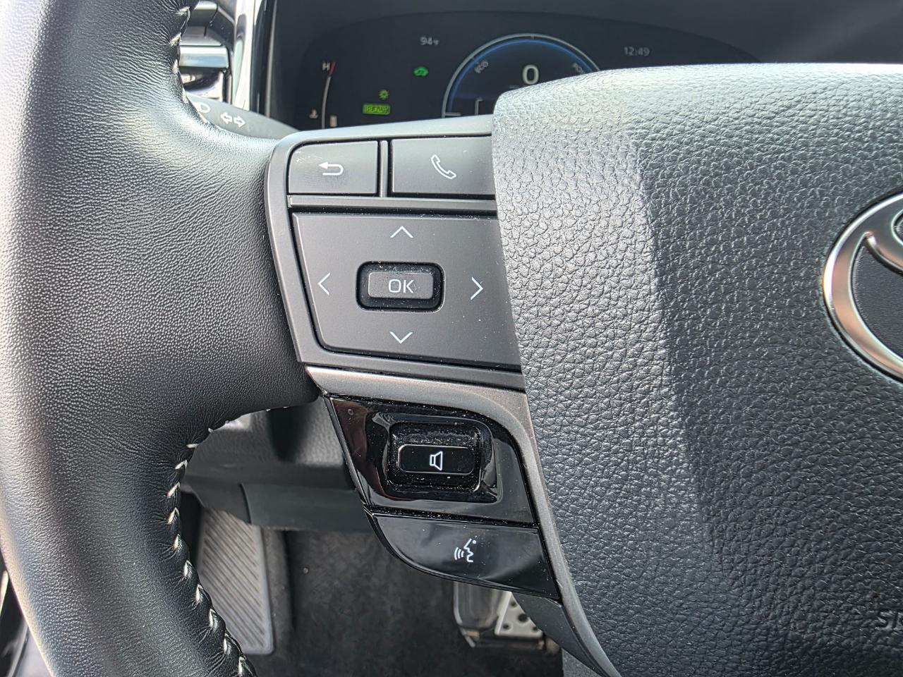 Toyota Camry Hybrid SE 2025