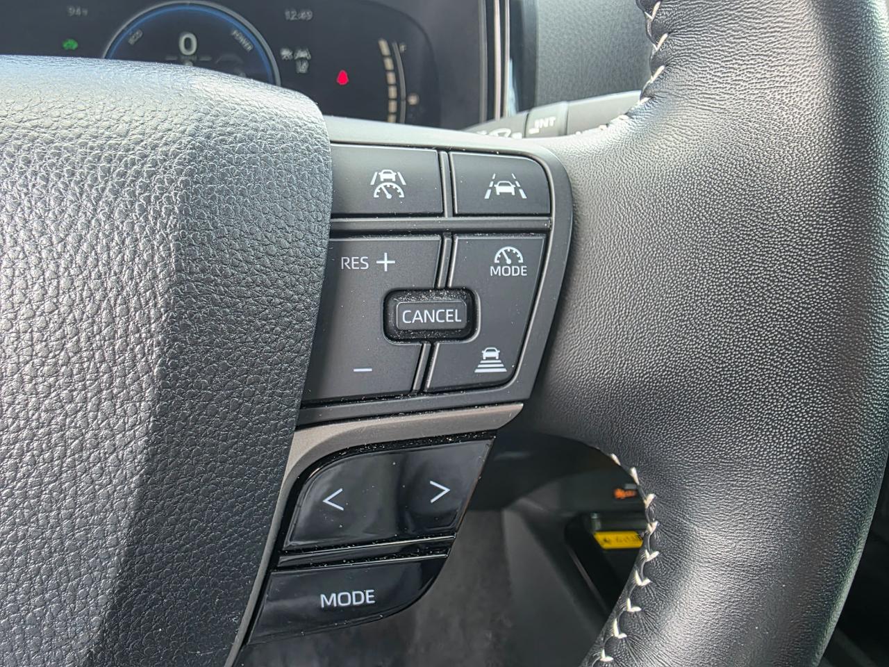 Toyota Camry Hybrid SE 2025