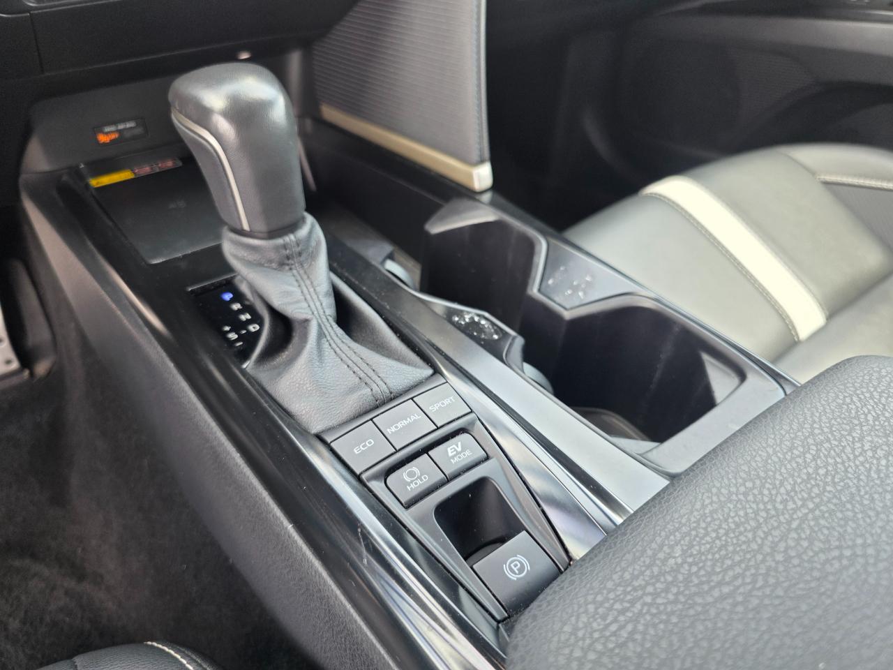Toyota Camry Hybrid SE 2025