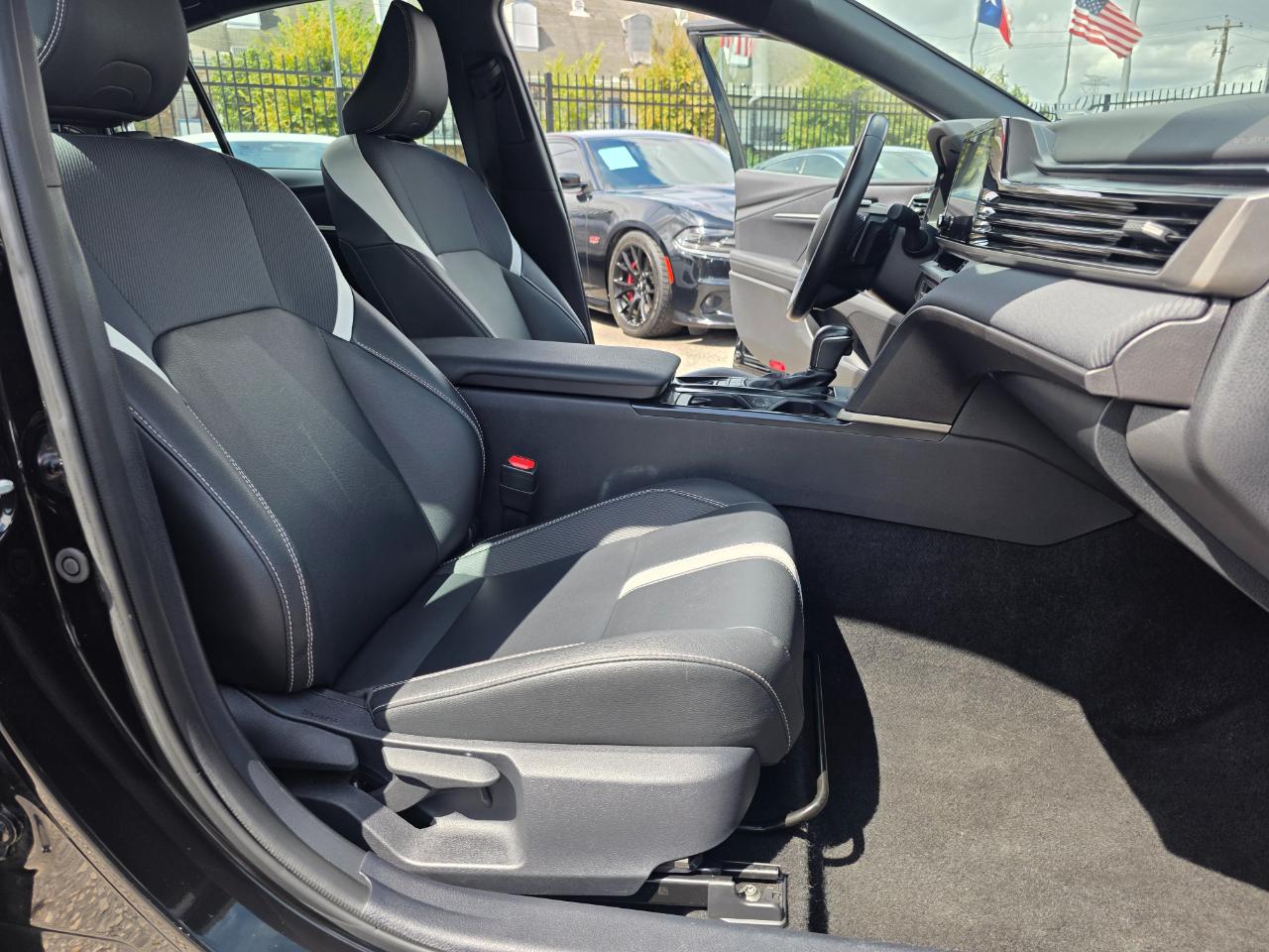 Toyota Camry Hybrid SE 2025