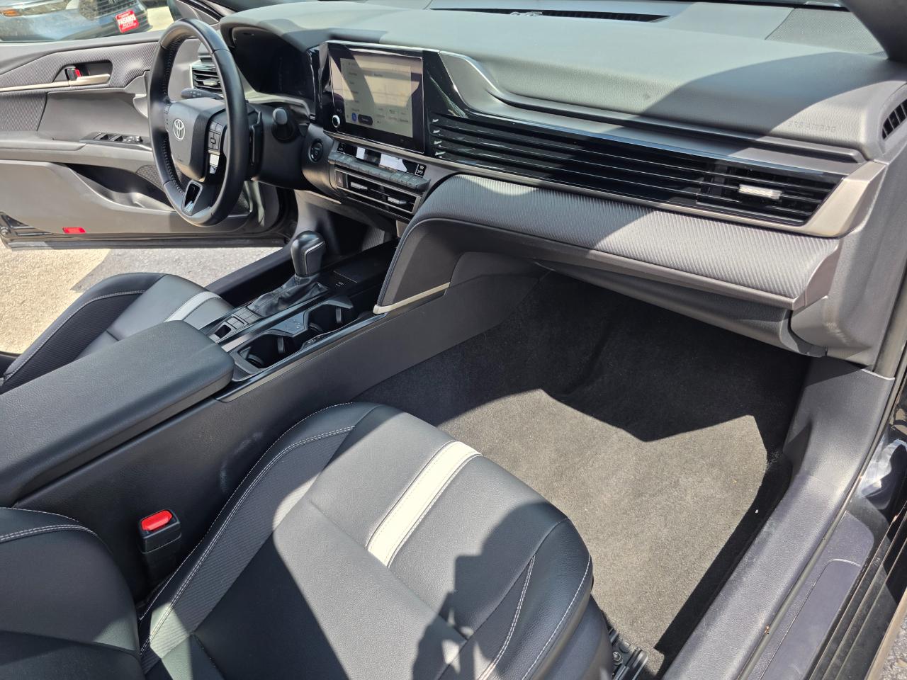 Toyota Camry Hybrid SE 2025