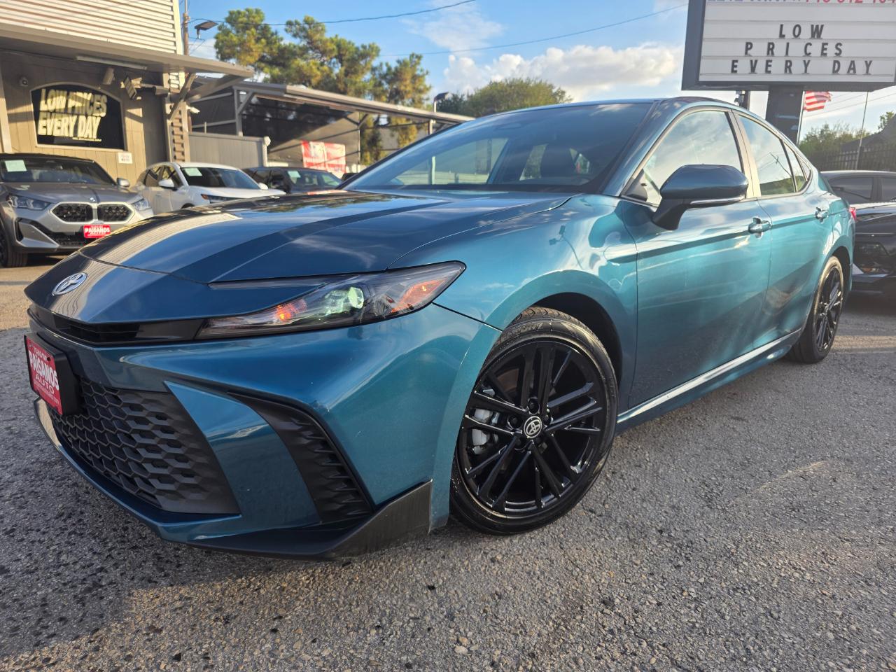 Toyota Camry Hybrid SE 2025
