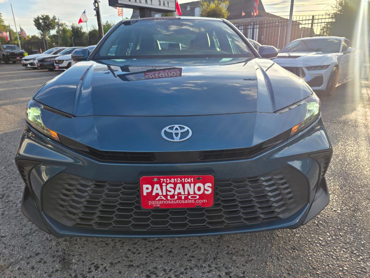 Toyota Camry Hybrid SE 2025