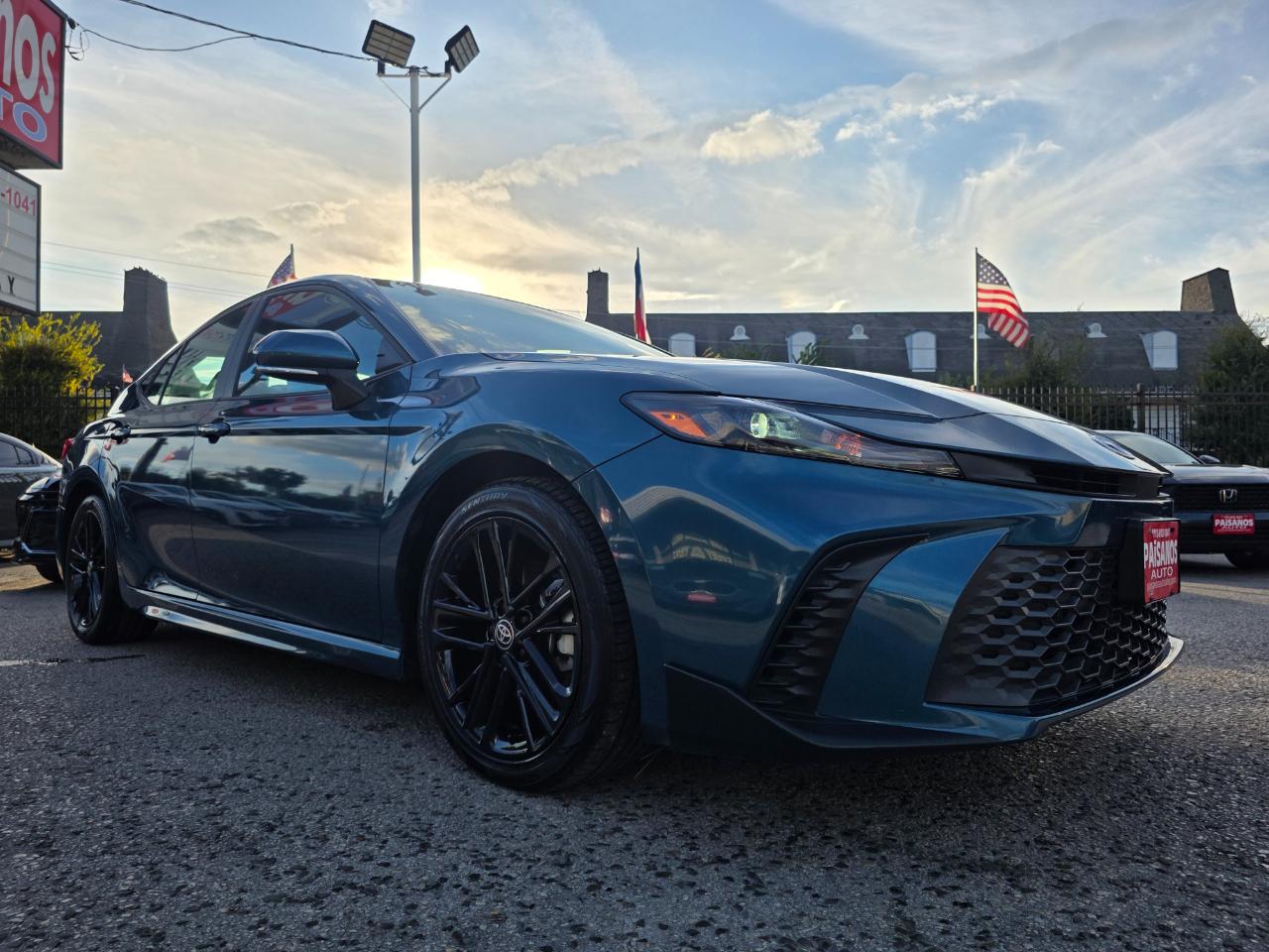 Toyota Camry Hybrid SE 2025