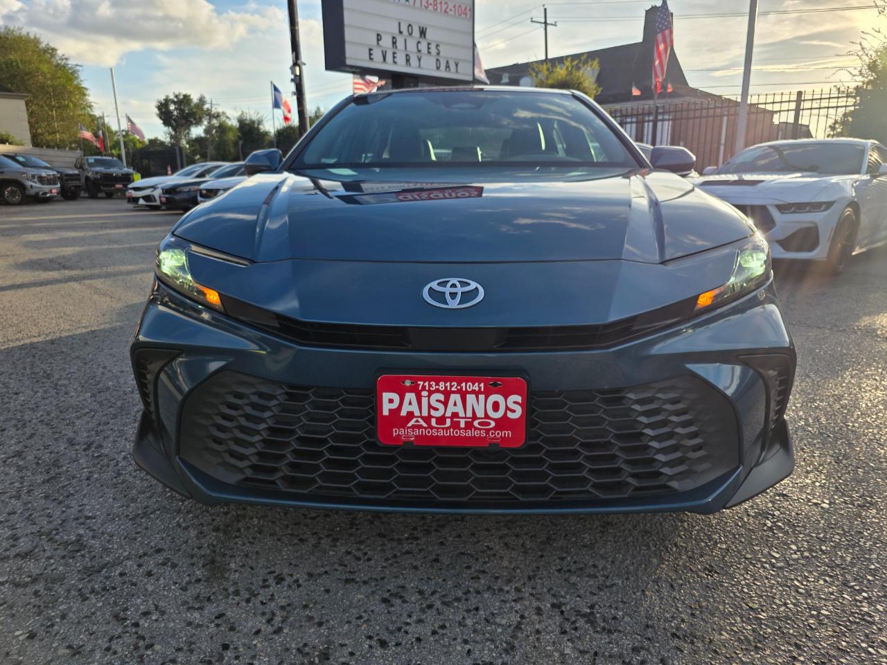 Toyota Camry Hybrid SE 2025
