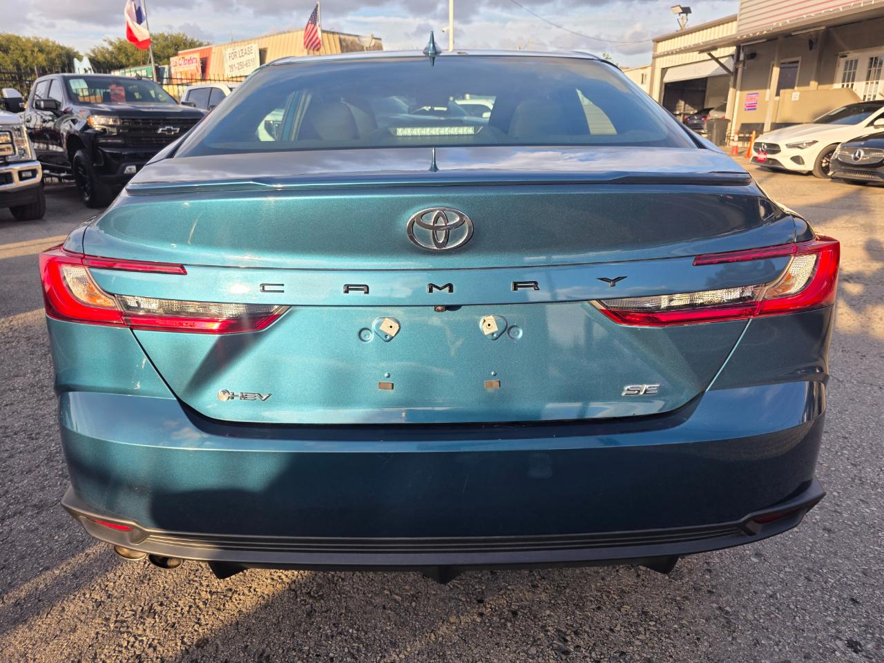 Toyota Camry Hybrid SE 2025