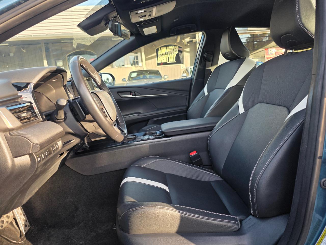 Toyota Camry Hybrid SE 2025